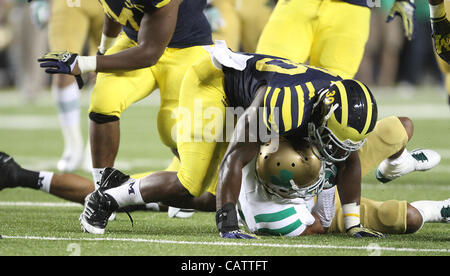 10. September 2011 - Ann Arbor, Michigan, USA - Michigan Wolverines Sicherheit Thomas Gordon (30).  Die Notre Dame Fighting Irish verlor die Michigan Wolverines in den letzten Minuten des Spiels.  Foto: Aaron Suozzi (Kredit-Bild: © Aaron Souzzi/ZUMAPRESS.com) Stockfoto