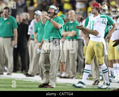 10. September 2011 - Ann Arbor, Michigan, USA - Notre Dame Cheftrainer Brian Kelly.  Die Notre Dame Fighting Irish verlor die Michigan Wolverines in den letzten Minuten des Spiels.  Foto: Aaron Suozzi (Kredit-Bild: © Aaron Souzzi/ZUMAPRESS.com) Stockfoto