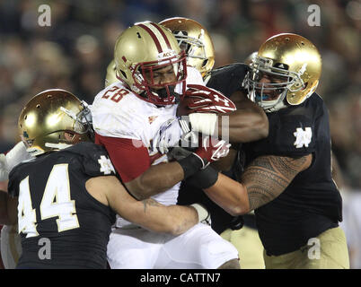 19. November 2011 - South Bend, Indiana, USA - Notre Dame konnte eine späte Ausführung vom Boston College halten.  Das Endergebnis war 16-14, Notre Dame recored 8-3 mit einem Spiel gegen Stanford zu bringen.  Foto: Aaron Suozzi (Kredit-Bild: © Aaron Souzzi/ZUMAPRESS.com) Stockfoto