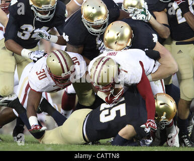 19. November 2011 - South Bend, Indiana, USA - Notre Dame konnte eine späte Ausführung vom Boston College halten.  Das Endergebnis war 16-14, Notre Dame recored 8-3 mit einem Spiel gegen Stanford zu bringen.  Foto: Aaron Suozzi (Kredit-Bild: © Aaron Souzzi/ZUMAPRESS.com) Stockfoto