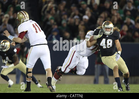 19. November 2011 - South Bend, Indiana, USA - Notre Dame Fighting Irish Linebacker Dan Fox (48). Notre Dame war in der Lage, einen späten Lauf vom Boston College zu halten.  Das Endergebnis war 16-14, Notre Dame recored 8-3 mit einem Spiel gegen Stanford zu bringen.  Foto: Aaron Suozzi (Kredit-Bild: © Aaron Stockfoto