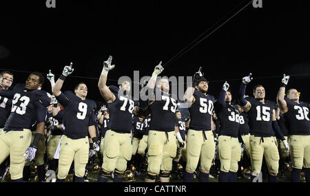 19. November 2011 - South Bend, Indiana, USA - Notre Dame konnte eine späte Ausführung vom Boston College halten.  Das Endergebnis war 16-14, Notre Dame recored 8-3 mit einem Spiel gegen Stanford zu bringen.  Foto: Aaron Suozzi (Kredit-Bild: © Aaron Souzzi/ZUMAPRESS.com) Stockfoto