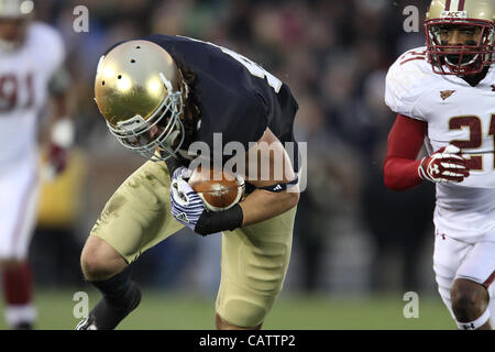 19. November 2011 - South Bend, Indiana, USA - Notre Dame Fighting Irish-Tight-End Tyler Eifert (80). Notre Dame war in der Lage, einen späten Lauf vom Boston College zu halten.  Das Endergebnis war 16-14, Notre Dame recored 8-3 mit einem Spiel gegen Stanford zu bringen.  Foto: Aaron Suozzi (Kredit-Bild: © A Stockfoto