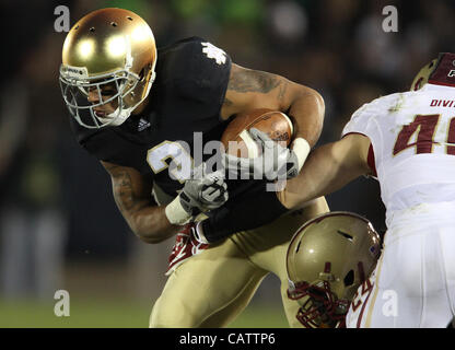 19. November 2011 - South Bend, Indiana, USA - Notre Dame Fighting Irish Wide Receiver Michael Floyd (3). Notre Dame war in der Lage, einen späten Lauf vom Boston College zu halten.  Das Endergebnis war 16-14, Notre Dame recored 8-3 mit einem Spiel gegen Stanford zu bringen.  Foto: Aaron Suozzi (Bild Kredit: Stockfoto