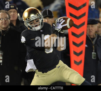 19. November 2011 - South Bend, Indiana, USA - Notre Dame Fighting Irish Wide Receiver Robby Toma (9). Notre Dame war in der Lage, einen späten Lauf vom Boston College zu halten.  Das Endergebnis war 16-14, Notre Dame recored 8-3 mit einem Spiel gegen Stanford zu bringen.  Foto von Aaron Suozzi Foto von Aaron S Stockfoto
