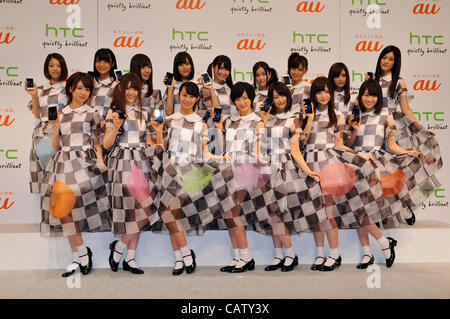 Nogizaka 46, 20. April 2012: Tokio, Japan japanische weibliches Idol Gruppe Nogizaka 46 eine Pressekonferenz von Taiwans HTC Corporation für neue smart Phone in Tokio, Japan, am 20. April 2012 teilnehmen. Stockfoto