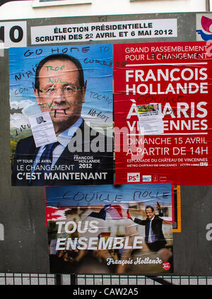 Paris, Frankreich, Detail, verwundetes Poster auf der Candidate Street, französische Präsidentschaftswahlen, "Francois Hollande" verschiedene Kampagnenschilder, Sozialistische Arbeiterpartei, Wahlen in frankreich abstimmen Stockfoto
