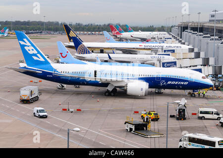 Manchester, 24.04.2012 - Boeing 787 Dreamliner am Stand Manchester Flughafen während seiner ersten "World Tour" Stockfoto