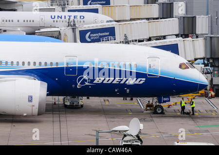 Manchester, 24.04.2012 - Boeing 787 Dreamliner am Stand Manchester Flughafen während seiner ersten "World Tour" Stockfoto