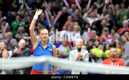 Petra Kvitova (CZE) gewannen das Halbfinale Fed-Cup-match Tschechische Republik vs. Italien in Ostrava, Tschechische Republik, 21. April 2012. (Foto/Jaroslav Ozana CTK) Stockfoto