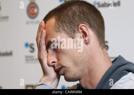 24. April 2012 - gibt Barcelona, Spanien - britischer Tennisspieler ANDY MURRAY (GBR), Nummer 2 Samen Pressekonferenz nach dem Spiel sein 2. Vorrundenspiel gegen Stakhovsky (UKR). Murray gewann das Match 6: 3 6: 2. (Bild Kredit: Howard Sayer/ZUMAPRESS.com ©) Stockfoto