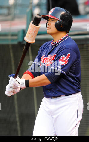 CLEVELAND, Ohio USA - 24 APRIL: Cleveland Indians Recht Fielder Shin-soo Choo (17) bei Progressive Field in Cleveland, Ohio, USA auf Dienstag, 24. April 2012. Stockfoto