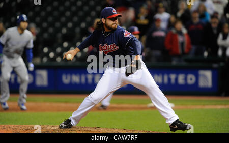 CLEVELAND, Ohio USA - 24 APRIL: Cleveland Indians Entlastung Krug Chris Perez (54) Stellplätze während der neunten Inning auf Progressive Field in Cleveland, Ohio, USA auf Dienstag, 24. April 2012. Stockfoto