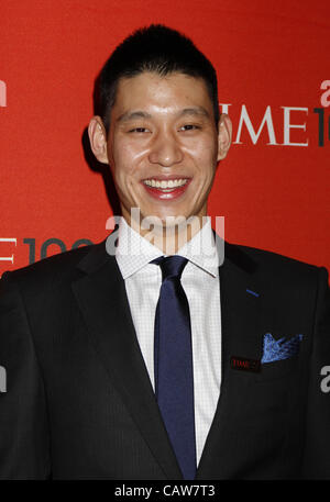 24. April 2012 kommt - New York, New York, USA - Jeremy Lin für die Time 100 Gala in Frederick P. Rose Hall im Lincoln Center in New York am 24. April 2012. (Kredit-Bild: © Sharon Neetles/Globe Photos/ZUMAPRESS.com) Stockfoto