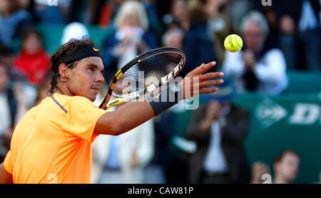 21. April 2012 - Monaco, Montecarlo - 21.04.2012 Monte Carlo, Monaco. RAFAEL NADFAL (ESP) in Aktion gegen GILLES SIMON (FRA) während die S-Finall von der Monte-Carlo Rolex Masters 2012 spielte bei der Monte-Carlo Country Club, Monaco. (Kredit-Bild: © Michael Cullen/ZUMAPRESS.com) Stockfoto