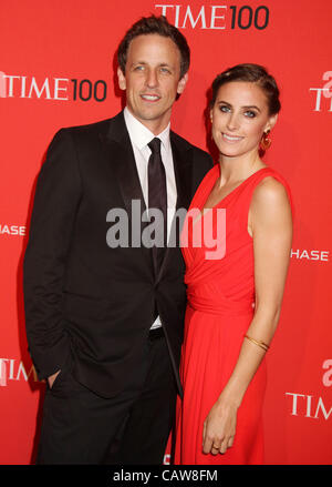 24. April 2012 - New York, New York, US - Schauspieler SETH MEYERS und Frau ALEXI ASHE besuchen die 2012 Zeit 100-Gala statt, bei der Time Warner Center am Columbus Circle. (Bild Kredit: Nancy Kaszerman/ZUMAPRESS.com ©) Stockfoto