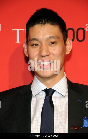 Jeremy Lin im Ankunftsbereich mal 100 Gala, Frederick P. Rose Hall, Jazz at Lincoln Center, New York, NY 24. April 2012. Foto von: Desiree Navarro/Everett Collection Stockfoto