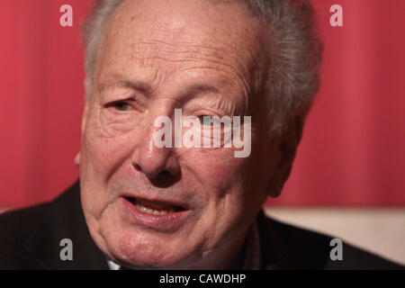 Mittwoch, 25. April 2012 Film Regisseur Robin Hardy bei der Premiere von "The Wicker Tree', eine Fortsetzung zu The Wicker Man, das er auch leitete Stockfoto