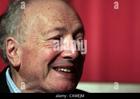 25. April 2012 - London, London, Vereinigtes Königreich - Film Regisseur Robin Hardy bei der Premiere des Baumes Wicker, einem Sequal zu The Wicker Man im Kino Prinz Charles in London. (Bild Kredit: Theodore Liasi/ZUMAPRESS.com ©) Stockfoto