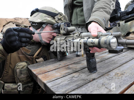 25. April 2012 - St. Petersburg, Russland - russische Geheimdienst FSB Spezialeinheiten Spetsnaz Training. (FSB ist russische Geheimdienst: Fromer KGB). Im Bild: Spetsnaz FSB Kämpfer. (Kredit-Bild: © PhotoXpress/ZUMAPRESS.com) Stockfoto