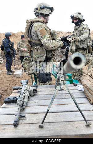 25. April 2012 - St. Petersburg, Russland - russische Geheimdienst FSB Spezialeinheiten Spetsnaz Training. (FSB ist russische Geheimdienst: Fromer KGB). Im Bild: Spetsnaz FSB Kämpfer. (Kredit-Bild: © PhotoXpress/ZUMAPRESS.com) Stockfoto