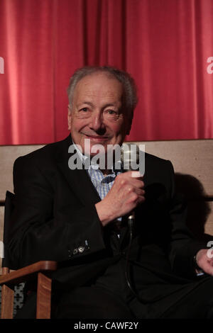 25. April 2012 - London, London, Vereinigtes Königreich - Film Regisseur Robin Hardy bei der Premiere des Baumes Wicker, einem Sequal zu The Wicker Man im Kino Prinz Charles in London. (Bild Kredit: Theodore Liasi/ZUMAPRESS.com ©) Stockfoto