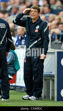 Hertha-Coach Rehhagel während der deutschen Bundesliga Spiel FC Schalke 04 vs. Hertha BSC Berlin in der Veltins-Arena Stockfoto