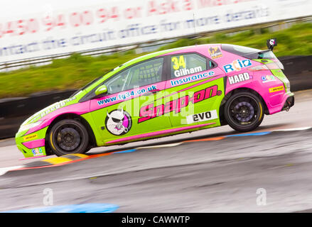 28.04.2012 Thruxton, Tony Gilham fahren schwer Team Honda civic in Aktion im Zeittraining am Samstag in der 2012 British Touring Car Championship. Stockfoto