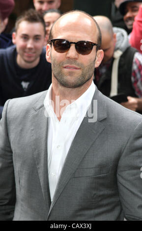 London - Jason Statham in der UK-Premiere von "Safe" anlässlich der BFI IMAX, South Bank, London - 30. April 2012 Foto von Keith Mayhew Stockfoto