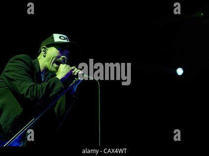 30. April 2012 - Ottawa, Ontario, Kanada - Anthony Kiedis von The Band Red Hot Chili Peppers, tritt bei "ihre I 'm With You"-Tour, bei Scotiabanks Place in Ottawa, Kanada am 30. April 2012. (Kredit-Bild: © Kamal Sellehuddin/ZUMAPRESS.com) Stockfoto