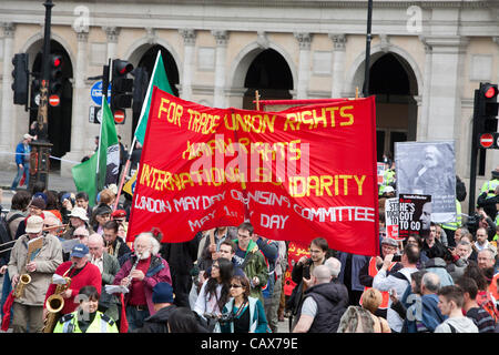 London, Vereinigtes Königreich, 05.01.2012. Gewerkschafter Ankunft am Trafalgar Square, um International Workers' Day am 1. Mai zu gedenken. Stockfoto