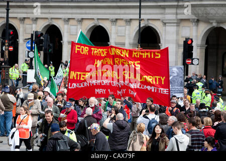 London, Vereinigtes Königreich, 05.01.2012. Gewerkschafter Ankunft am Trafalgar Square, um International Workers' Day am 1. Mai zu gedenken. Stockfoto