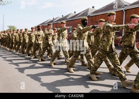 Holywood, 05.03.2012 - Soldaten nach Hause Palace Barracks, County Down, begrüßt, da sie von einem Einsatz in Afghanistan zurückkehren Stockfoto