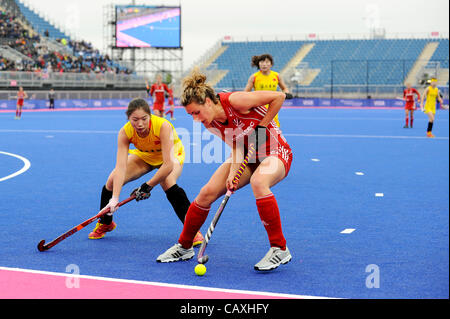 03.05.2012 London, England. Great Britain Mittelfeldspieler # 22 Ashleigh Kugel (GBR) in Aktion während der Frauen vorläufige Übereinstimmung zwischen China und Großbritannien am 2. Tag der Visa International Invitational Hockey Turnier in der Flussufer-Arena im Olympiapark. (Dies ist eine 2012 Olympics Test Eva Stockfoto