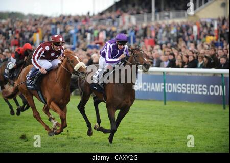 05.05.2012. Newmarket Guineen Pferdefest.  JOSEPH OBRIEN gewinnt die QIPCO 2000 GUINEAS Einsätze aus französischen fünfzehn in NEWMARKET Stockfoto