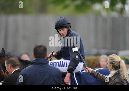 06.05.2012. Newmarket, England. Newmarket Guineen Festival des Rennsports. RYAN MOORE am HOMECOMING QUEEN QIPCO-1000 Guinea-Wettlauf, Newmarket, Suffolk. Stockfoto