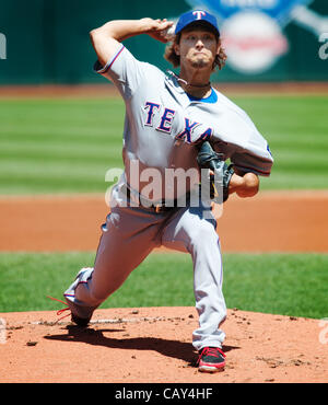 CLEVELAND, Ohio USA - Mai 6: Texas Rangers Krug Yu Darvish (11) Stellplätze im ersten Inning Progressive Field in Cleveland, Ohio, USA auf Sonntag, 6. Mai 2012 ab. Stockfoto
