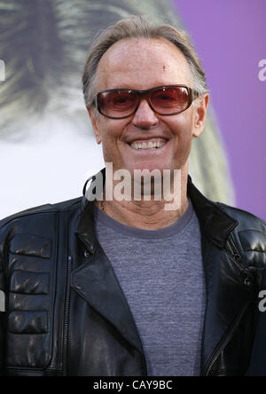 PETER FONDA DUNKLE SCHATTEN. LOS ANGELES PREMIERE HOLLYWOOD LOS ANGELES Kalifornien USA 7. Mai 2012 Stockfoto