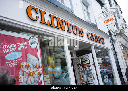 Mittwoch, 9. Mai 2012: Ein Zweig der UK High Street retail Company Clinton Cards. Das Unternehmen, das über 8000 Menschen in seine 139 Geburtstage und 628 Clintons Karten Läden beschäftigt, ist in finanziellen Schwierigkeiten und wird voraussichtlich in die Verwaltung im Laufe des Tages zu gehen. Stockfoto