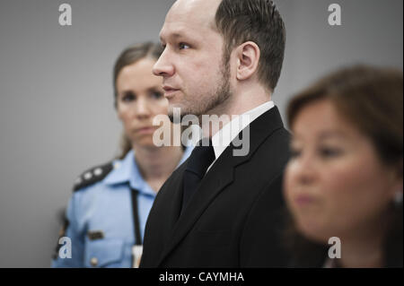 10. Mai 2012 - Oslo, erscheint Oslo, Norwegen - Anders Behring Breivik vor Gericht während seines Prozesses in Oslo Gerichtsgebäude. (Kredit-Bild: © Alexander Widding/ZUMAPRESS.com) Stockfoto