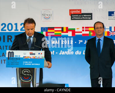 Paris, Frankreich, Mann, der bei der Zeremonie zum Ende der Sklaverei spricht, mit Präsident Hollande, der französischen Regierung Stockfoto