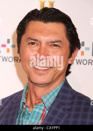 9. Mai 2012 - New York, New York, US - Schauspieler LOU DIAMOND PHILLIPS besucht die A + E Netzwerke 2012 Upfront im Lincoln Center statt. (Bild Kredit: Nancy Kaszerman/ZUMAPRESS.com ©) Stockfoto