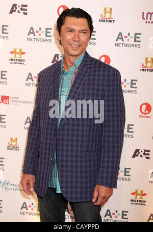 9. Mai 2012 - New York, New York, US - Schauspieler LOU DIAMOND PHILLIPS besucht die A + E Netzwerke 2012 Upfront im Lincoln Center statt. (Bild Kredit: Nancy Kaszerman/ZUMAPRESS.com ©) Stockfoto