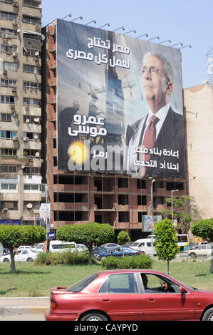 10. Mai 2012 - Kairo, Ägypten - ein Banner für den ägyptischen Präsidentschaftskandidaten Amr Moussa in Kairo. Die ägyptische Präsidentenwahl wird voraussichtlich am 23. / 24. Mai stattfinden. (Bild Kredit: Cliff Cheney/ZUMAPRESS.com ©) Stockfoto