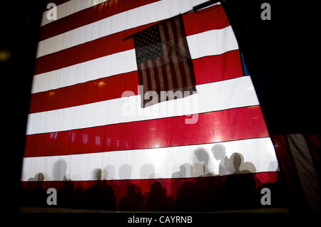 Ehemaliger Gouverneur von Massachusetts, Mitt Romney, hält ein Anwärter für die republikanische Nominierung zum Präsidentschaftskandidaten eine Kundgebung am Eisen Shop in Broomall, Pennsylvania am 4. April 2012. Stockfoto