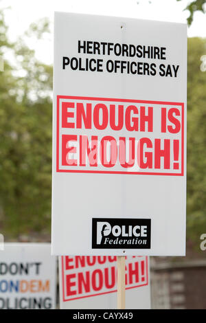 Rund 40.000 britische Polizisten kommen 400.000 öffentlich Bediensteter für einen Tag voller Action in den Straßen von London gegen das Sparprogramm der Regierung zu protestieren. London, 10. Mai 2012 Stockfoto