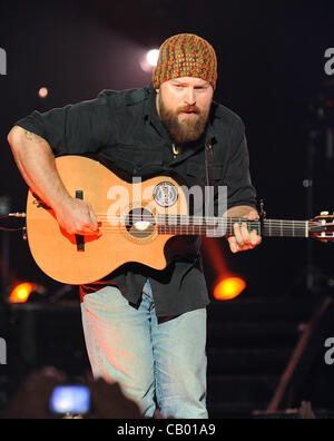 11. Mai 2012 - Raleigh, North Carolina; USA - führt Musiker ZAC BROWN der Zac Brown Band live als ihre 2012 Tour macht Halt in der Time Warner Cable Musikpavillon mit Sitz in Raleigh. Copyright 2012 Jason Moore. (Kredit-Bild: © Jason Moore/ZUMAPRESS.com) Stockfoto