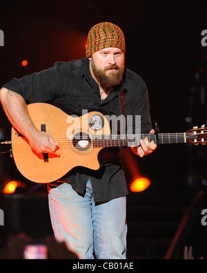 11. Mai 2012 - Raleigh, North Carolina; USA - führt Musiker ZAC BROWN der Zac Brown Band live als ihre 2012 Tour macht Halt in der Time Warner Cable Musikpavillon mit Sitz in Raleigh. Copyright 2012 Jason Moore. (Kredit-Bild: © Jason Moore/ZUMAPRESS.com) Stockfoto