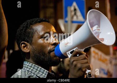 Äthiopier nehmen Teil an der Sozialgerechtigkeit Demonstration fordern ein Ende der Rassendiskriminierung gegen sie in der israelischen Gesellschaft ist, was sie behaupten. Jerusalem, Israel. 12. Mai 2012. Stockfoto