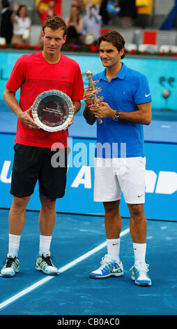 13. Mai 2012 - Madrid, Spanien - Roger Federer schlagen zurück vor dem Verlust des ersten Satzes Anspruch seiner dritten Madrid Masters Titel mit freundlicher Genehmigung von einem 3-6 7-5 7-5 Sieg gegen Tomas Berdych (Credit-Bild: © Michael Cullen/ZUMAPRESS.com) Stockfoto
